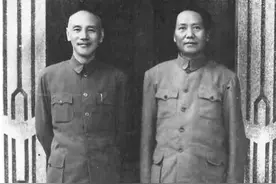 蒋介石不想当总统，提出了候选人的五个条件，毛主席全部符合图片