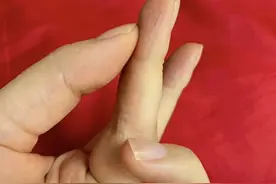 头发真的能扎伤手吗？图片