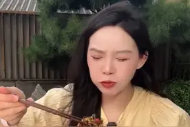 小贝患产后焦虑，网友质疑：婆婆帮带娃奶也不用喂，有什么好焦虑图片