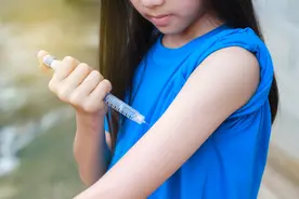 肾上腺素注射器扎错位置怎么办？针头瞬间刺穿皮肤，伤害有多大？图片