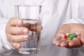 服用降压药的人，尽量少碰这5种食物，别不在意图片
