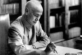 1962年胡适因病去世，蒋介石送上一副挽联，看似称颂实则充满嘲讽图片