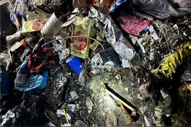 金桥路一小区6楼居民家中起火堆物付之一炬 居委：正紧急牵头各方处理图片