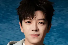 俞灏明王栎鑫相爱相杀，王栎鑫的右手竟然做了这个！图片