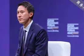 周受资同框迪拜王子，穿西装帅出新高度！为啥是“打工人天花板”图片