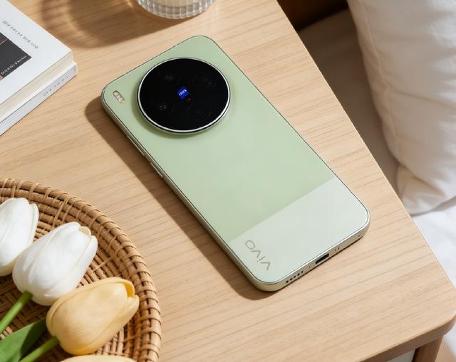 vivo X300 Pro和vivo X300s哪个更好？仅相差100元，配置分析不买错