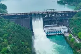 广东第一大水库，连续两个月不间断放水，每秒流掉2千箱农夫山泉图片