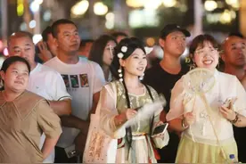 “长春人真是多才多艺！街头音乐会，有品位，点赞！”图片