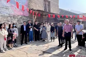 “人民至上”蹚出“蝶变路” 中共济南市委党校（济南行政学院）组织在职研究生班学员开展党性教育活动图片