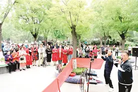 阳泉市激情广场大家唱 歌声飘扬二十年图片