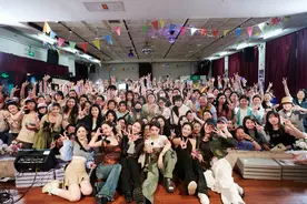 街头试炼！《百分百出品》张艺兴女团路演体验“i人地狱”图片