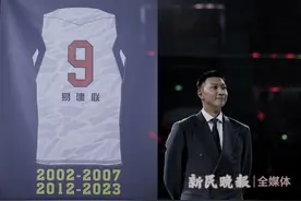 在自己的球衣退役仪式上，阿联复出了！图片