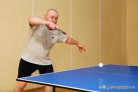 长期打乒乓球的人，肩膀、腰部、膝盖容易受伤！该如何应对？图片