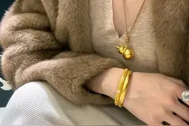 30+小姐姐必看！这5件黄金首饰能陪你美到80岁图片