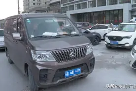 小区里临时停车40分钟未留挪车电话 面对指责态度还挺蛮横，如果是你该咋办？图片