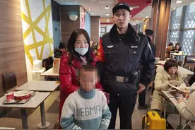 春运出行莫大意，火车站十分钟里两个孩子“找妈妈”图片