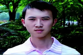 09年他以659分摘状元，因身份造假被北大拒录，复读后结局如何？图片