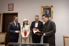上海古琴演奏家杨致俭复原故宫藏古琴，五张珍品入藏欧洲著名博物馆图片