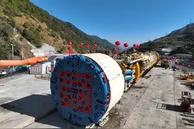西南首台！“蜀畅一号”隧道掘进机顺利步进西香高速盐源隧道图片