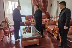 南阳市发改委：开展春节前慰问退休老干部活动图片