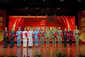聆听红色故事会后，“想成为他们那样的大英雄”……图片