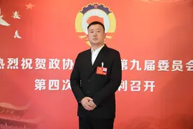 两会之港区声音|委员李嘉诚：构建“中部双循环大通道” 助推岳阳物流产业展翅高飞图片