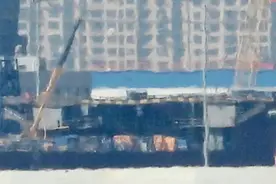 076还能算两栖攻击舰吗？6W吨外飘甲板结构接近航母，适合下饺子图片