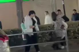北京两男子起冲突，被双方妻子紧紧抱住，网友：一定要好好疼媳妇图片