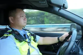 湖北交警丨【五一传真】警灯闪烁处，平安与小龙虾皆不辜负图片