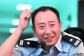 “网红交警”谭乔，走红后离职，妻子离婚，抑郁多年几次想自杀图片