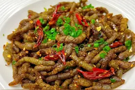 离谱，河南人春天竟然把“毛毛虫”当美食？图片