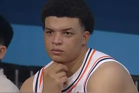 在灰熊砍42分，在CBA场均22+12+6的洛夫顿，为何在NBA无球可打？图片