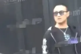 汪峰秃顶惊现！离婚后首次现身，网友猜测真相图片