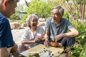 60、70后，无论老了有钱没钱，一定要守好4样东西，方能安度晚年图片