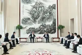 陈卫国与中国农业银行湖北省分行党委书记、行长厉文世会谈交流图片