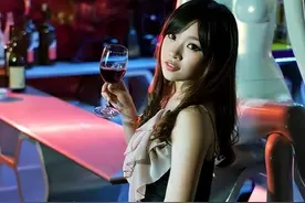 朋友多时，喝酒必会的游戏——小姐牌图片