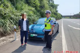 男子在高速路上停车睡觉，被交警查处时竟然还……图片