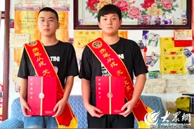 双子璀璨，共赴“军中清华” | 枣庄三中双胞胎学子收到国防科大录取通知书图片