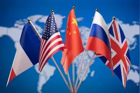 我们只有认真学习美国金融业的成功经验，才会做大我们的人民币。图片