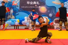成都川剧“变脸”娃走红网络！才5岁，还在读幼儿园图片