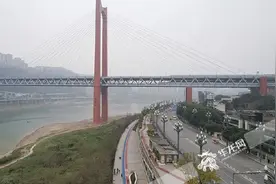 途经洪崖洞的嘉陵江滨江步道建设中 2026年完工图片