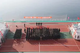 辽宁舰上大练兵，来看真正的“实力派”！图片