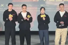 贾玲拍摄幕后：开机前一直练，说得最多的是“啊！疼！哑铃”图片
