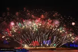 糗！憋不住，挤在人群，站着拉了一裤兜，发生在武汉烟花秀现场！图片