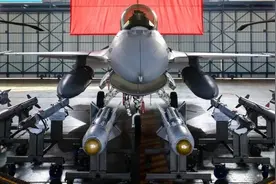 台湾F-16“锁定”解放军歼-16？外网吹爆的视频是啥情况？图片