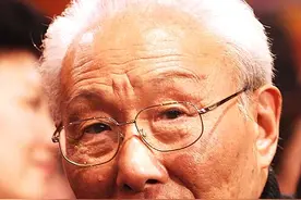 仲星火 : 被三个女儿扫地出门，抱憾离世八年后，遗孀的话让人心痛图片