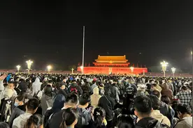 五一假期才开始，这个世界堵成什么样了，感觉每个景点都有1亿人图片