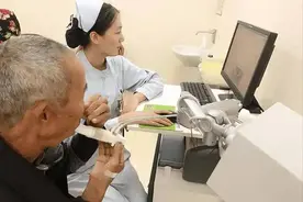 两大群体成肺癌“高危人群”，身体有异常，5个症状早已提醒你图片