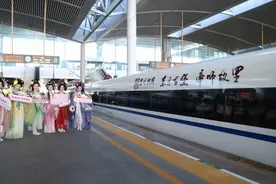 十二花神高铁快闪，皇城相府国潮新风图片