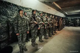 7万女兵参战，女特种兵被俘，18岁兵亮相，乌克兰将国未亡种先灭图片
